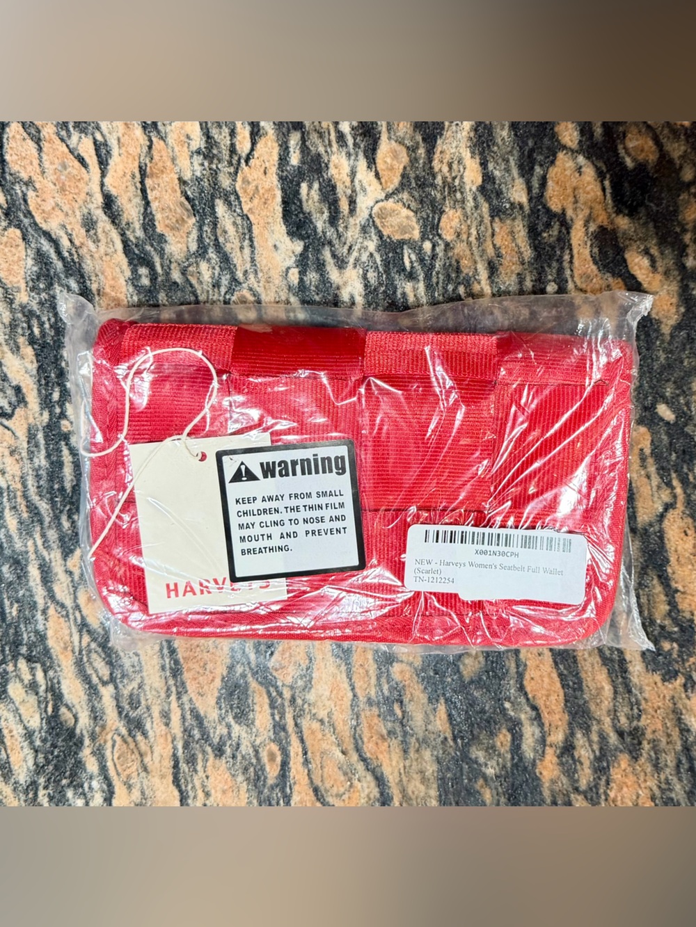Harvey’s Full Size Wallet in Scarlet